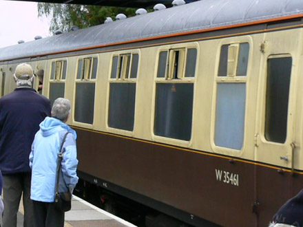 Three Choirs Express at Ledbury Railway Station on Ledbury Portal
