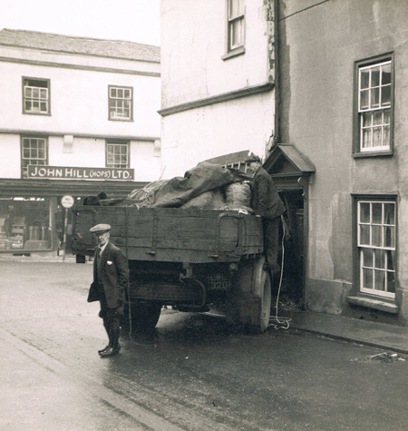 Lorry hits Lacy's at Top Cross Lorry hits Lacy's at Top Cross on Ledbury Portal